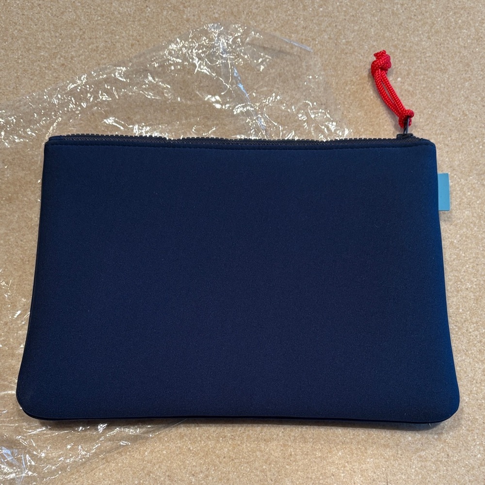 NIP -CRU Okaicos Blue Neoprene Pouch -Cru La Plage Nantucket - Picture 7 of 11
